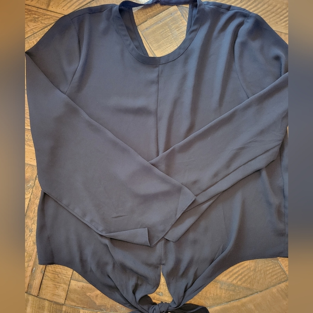 Madewell Women's Top with tie front. Large